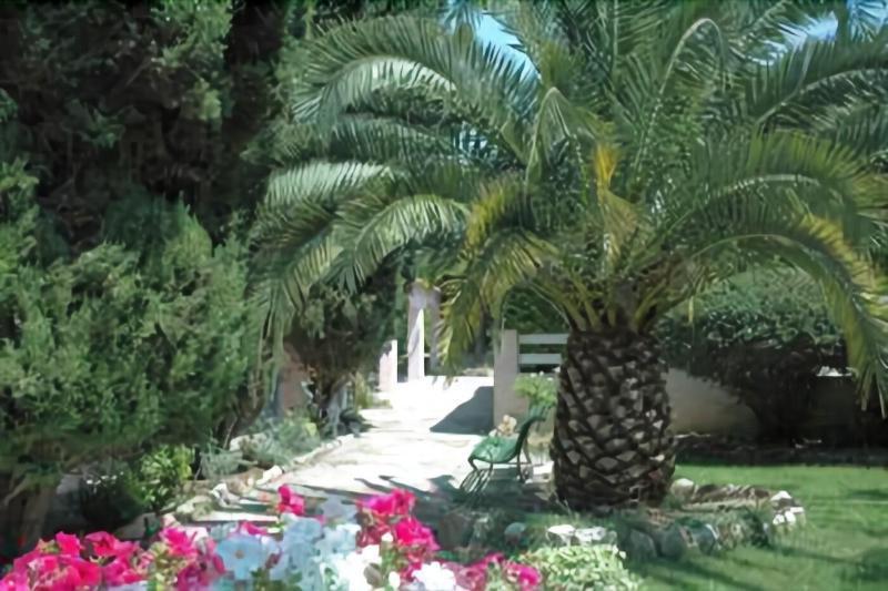 Hotel Les Liserons De Мужен Екстериор снимка