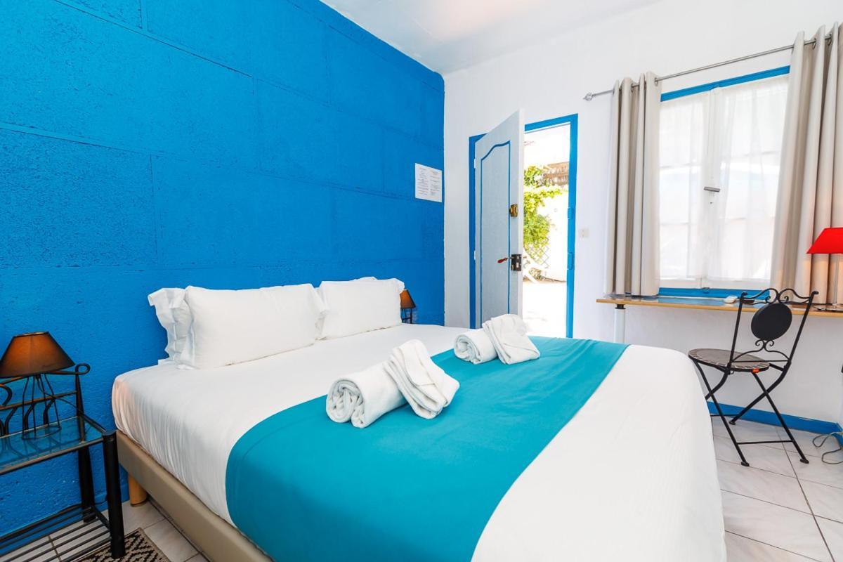 Hotel Les Liserons De Мужен Екстериор снимка