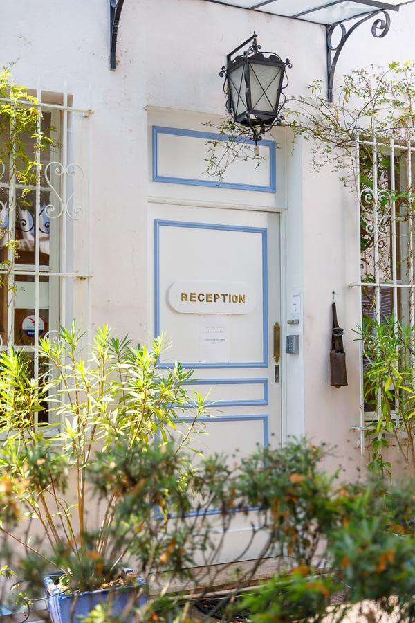 Hotel Les Liserons De Мужен Екстериор снимка